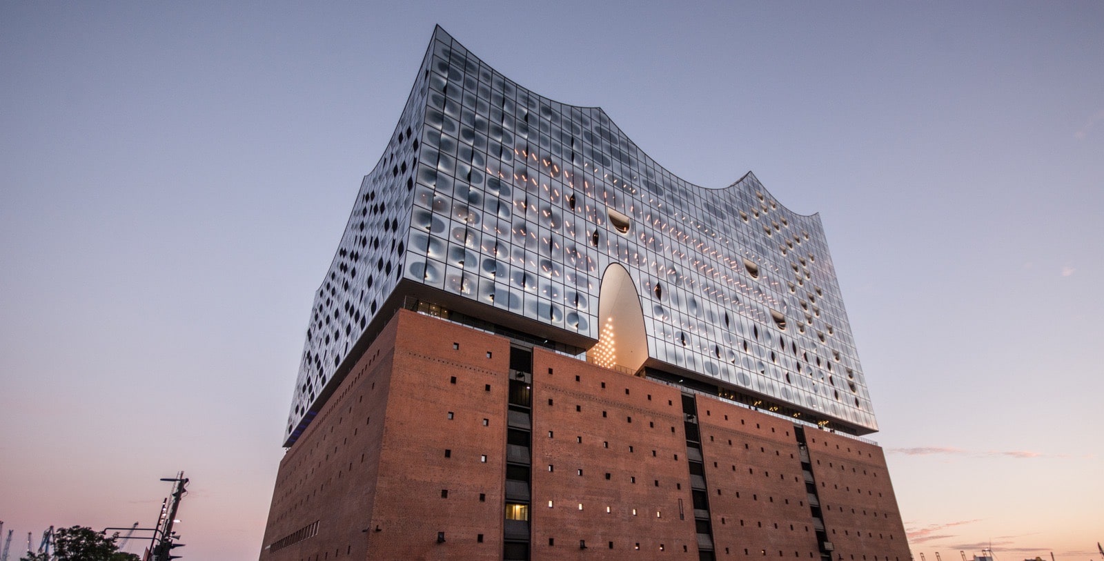In der Elbphilarmonie Hamburg wird die EM Gruppenauslosung am 2.12.2023 stattfinden (Copyright depositphotos.com)