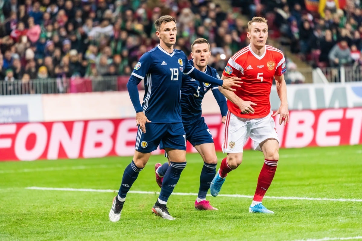 Lawrence Shankland im schottischen EM-Trikot 2024 (Foto Depositphotos.com)