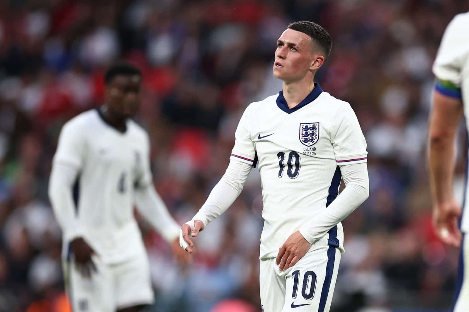 Englands Mittelfeldspieler #10 Phil Foden reagiert während des internationalen Fußball-Freundschaftsspiels zwischen England und Island im Wembley-Stadion in London am 7. Juni 2024. (Foto von HENRY NICHOLLS / AFP)